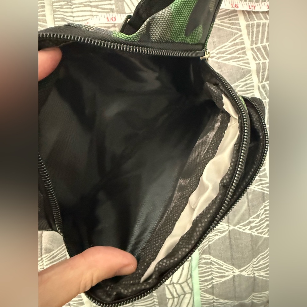 Generik Brand Apparel Camo Waist Bag with 4 Zippered Pockets - Picture 8 of 9